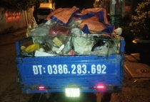 Dọn rác tại quận Tân Phú